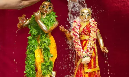 जन्माष्टमी पर रात 12 बजे करें एक छोटा सा उपाय, बरसेगी श्रीकृष्ण की कृपा