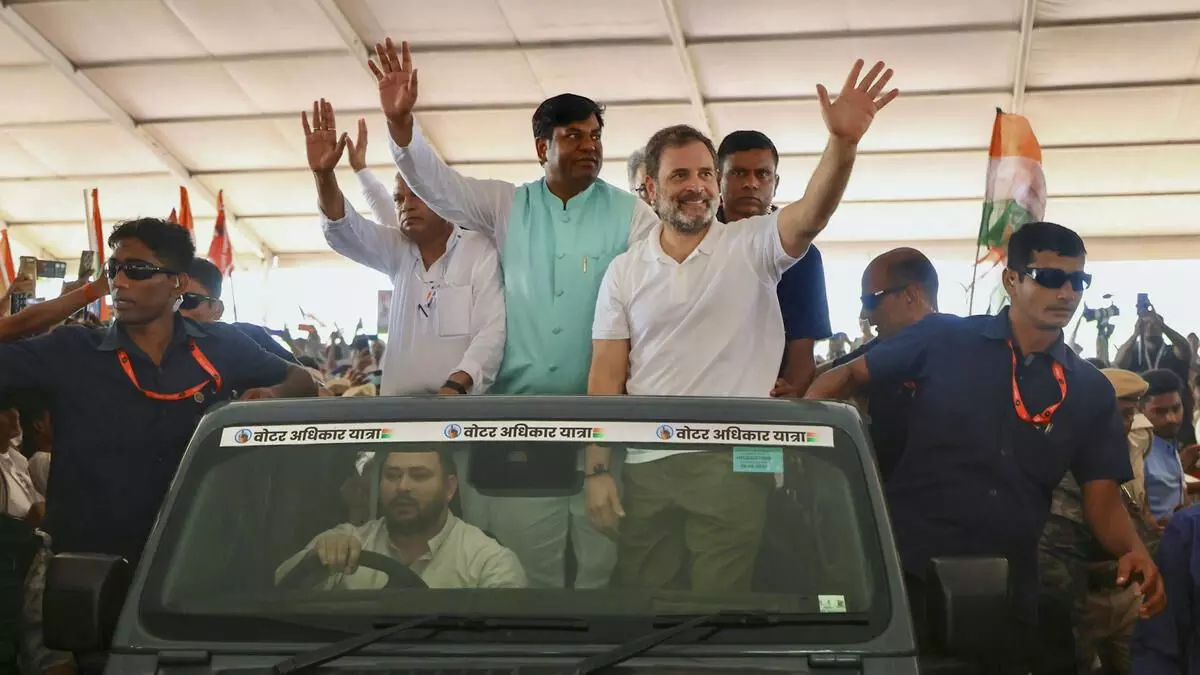 वोट चोर - गद्दी छोड़ : औरंगाबाद में राहुल गांधी का चुनाव आयोग पर तीखा हमला