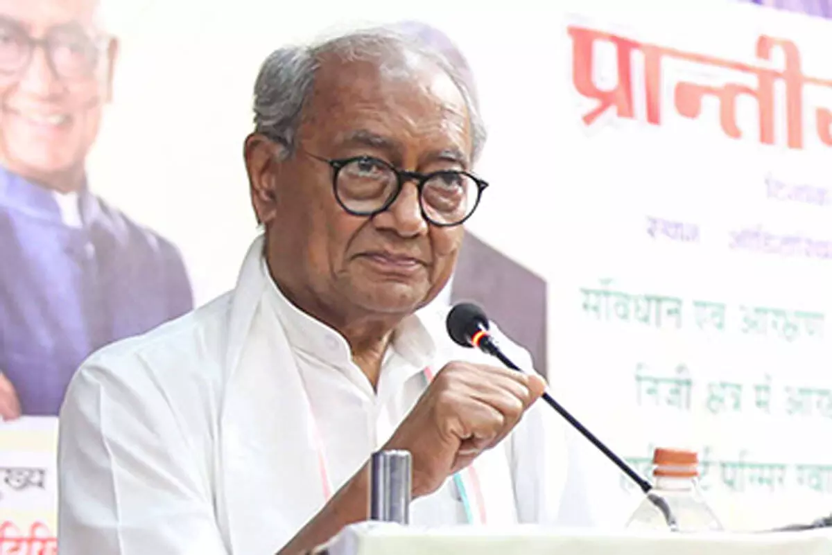 हमें देश की मतदाता सूची की सॉफ्ट कॉपी दी जाए : दिग्विजय सिंह