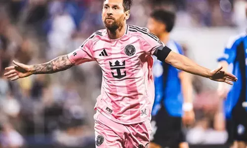 खेल मंत्री अब्दुरहिमान ने कर दी पुष्टि, केरल में अर्जेंटीना फुटबॉल टीम की अगुवाई करेंगे लियोनेल मेसी खेल मंत्री अब्दुरहिमान ने कर दी पुष्टि, केरल में अर्जेंटीना फुटबॉल टीम की अगुवाई करेंगे लियोनेल मेसी