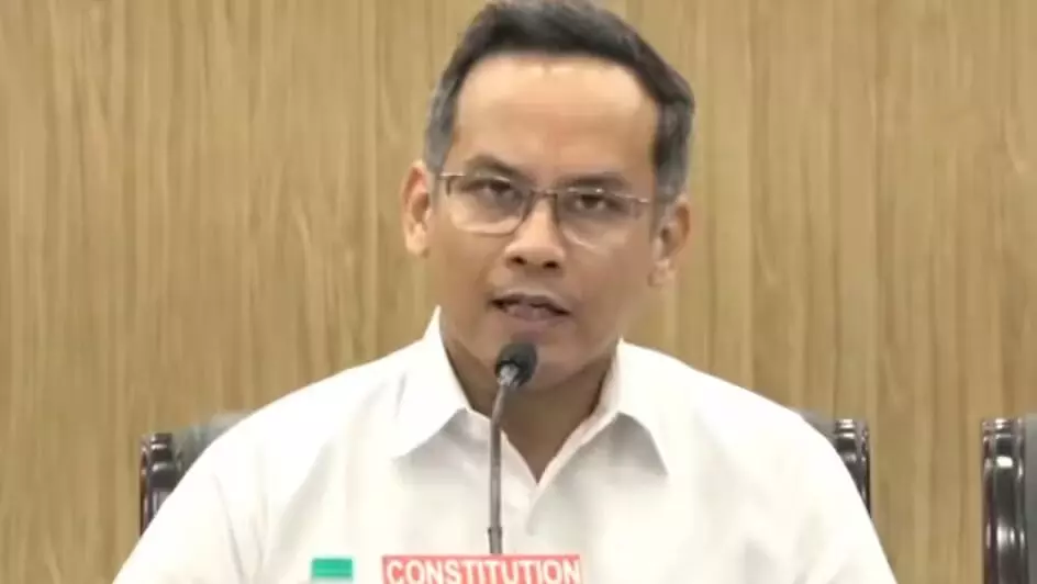 जिम्मेदारियां से भाग रहा है चुनाव आयोग : गौरव गोगोई