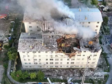 रूस का यूक्रेन पर हमला, जेलेंस्की बोले- कूटनीतिक वार्ता के बीच जानबूझकर बरसाए गए बम, मॉस्को को खत्म करनी होगी जंग रूस का यूक्रेन पर हमला, जेलेंस्की बोले- कूटनीतिक वार्ता के बीच जानबूझकर बरसाए गए बम, मॉस्को को खत्म करनी होगी जंग