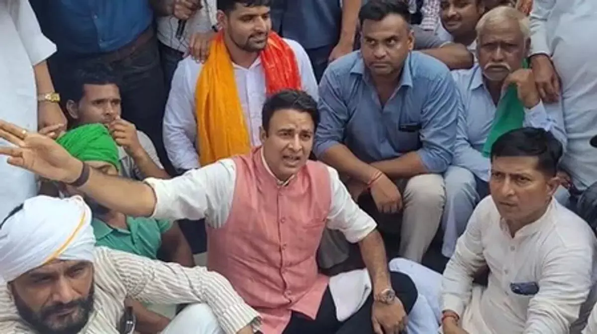 उत्तर प्रदेश में जवान से मारपीट पर गरमाया मामला, संगीत सोम ने की सख्त कार्रवाई की मांग