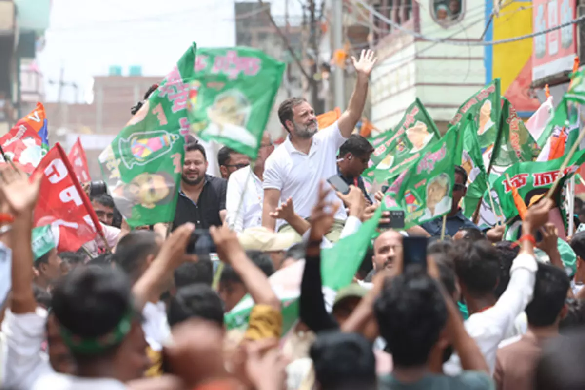 राहुल गांधी की वोटर अधिकार यात्रा को जनता का समर्थन, कांग्रेस नेताओं ने चुनाव आयोग पर उठाए सवाल राहुल गांधी की वोटर अधिकार यात्रा को जनता का समर्थन, कांग्रेस नेताओं ने चुनाव आयोग पर उठाए सवाल