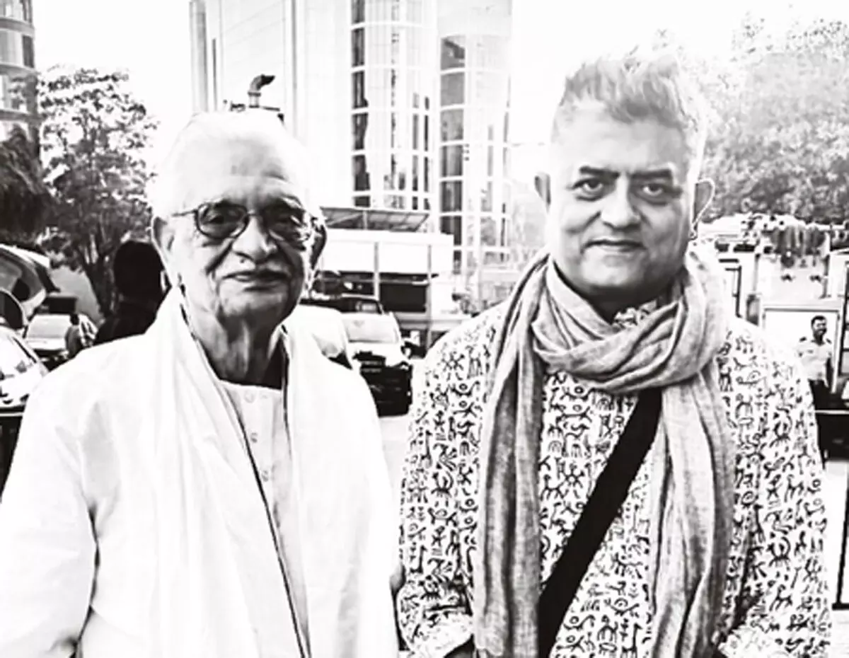 गजराज राव ने गुलजार को दी जन्मदिन की बधाई, बोले- वो गुल नहीं, उनकी खुशबू हैं गजराज राव ने गुलजार को दी जन्मदिन की बधाई, बोले- वो गुल नहीं, उनकी खुशबू हैं