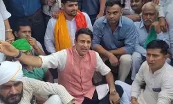 उत्तर प्रदेश में जवान से मारपीट पर गरमाया मामला, संगीत सोम ने की सख्त कार्रवाई की मांग उत्तर प्रदेश में जवान से मारपीट पर गरमाया मामला, संगीत सोम ने की सख्त कार्रवाई की मांग