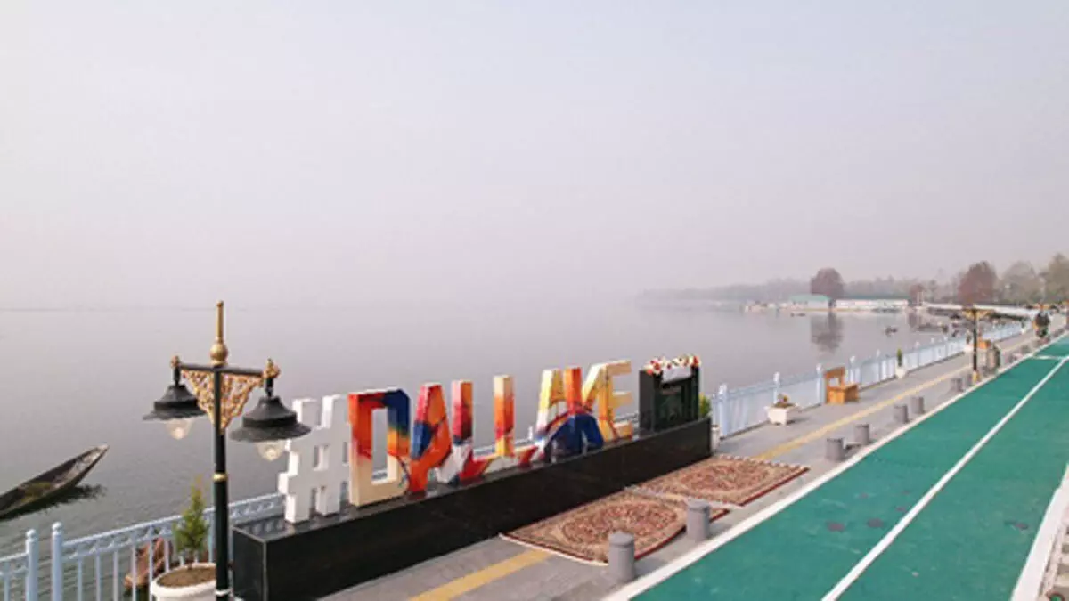 डल झील पर पहली बार होगा खेलो इंडिया वाटर स्पोर्ट्स फेस्टिवल का आयोजन, खिलाड़ियों ने बताया ऐतिहासिक कदम डल झील पर पहली बार होगा खेलो इंडिया वाटर स्पोर्ट्स फेस्टिवल का आयोजन, खिलाड़ियों ने बताया ऐतिहासिक कदम