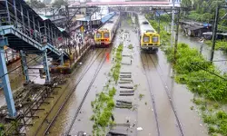 पश्चिम रेलवे की ट्रेन सेवाएं बारिश और जलजमाव से प्रभावित, दो ट्रेन रद्द पश्चिम रेलवे की ट्रेन सेवाएं बारिश और जलजमाव से प्रभावित, दो ट्रेन रद्द