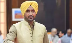 एक तरफ हमारे फौजी शहादत दे रहे, दूसरी ओर पाकिस्तान के साथ मैच खेलना सही नहीं : हरभजन सिंह