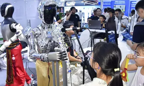 चीन के एआई पेटेंट की संख्या का विश्व में 60 प्रतिशत हिस्सा