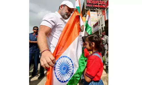 तिरंगे और बच्चों के भविष्य के लिए संविधान की रक्षा आवश्यक : राहुल गांधी