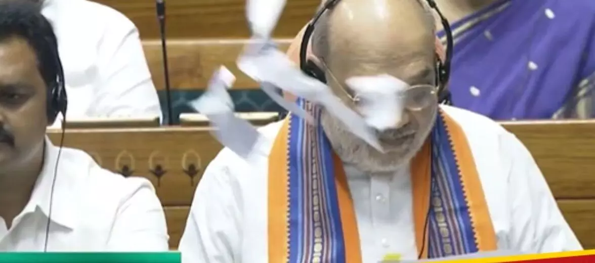 सरकार के नए बिल को लेकर फूटा विपक्ष का गुस्सा, शाह पर फाड़कर फेंकी बिल की कॉपी