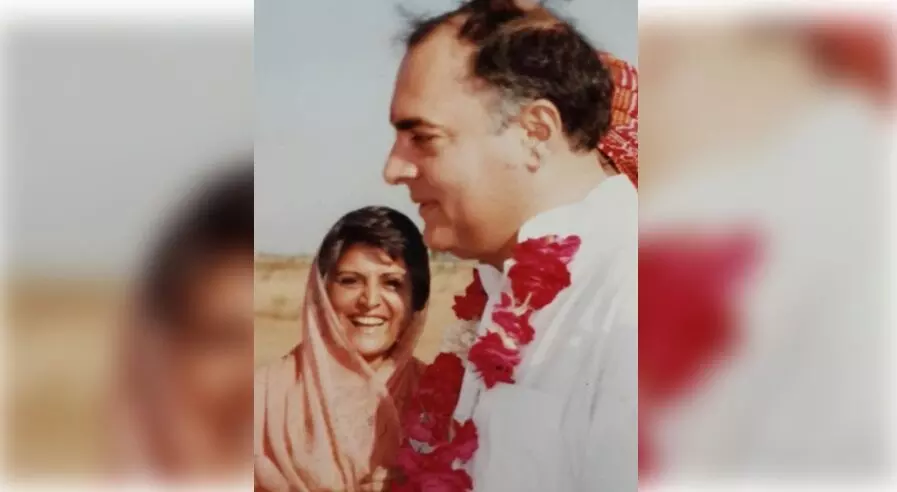 राजीव गांधी की 81वीं जयंती पर बॉलीवुड एक्ट्रेस बीना काक ने दी श्रद्धांजलि राजीव गांधी की 81वीं जयंती पर बॉलीवुड एक्ट्रेस बीना काक ने दी श्रद्धांजलि