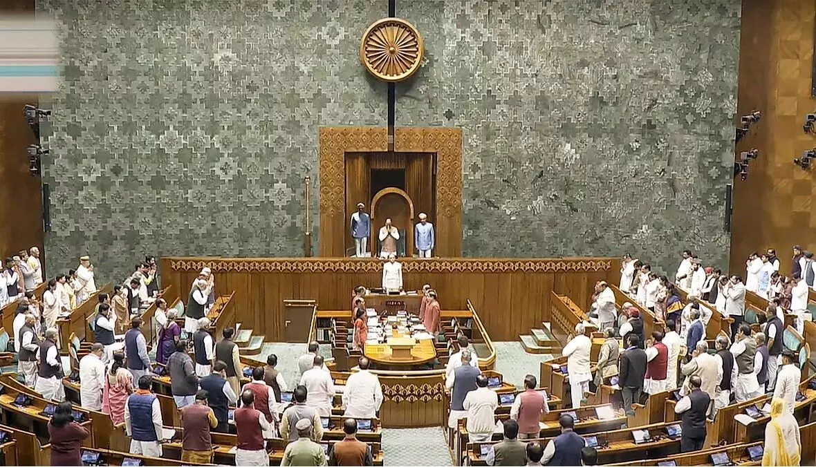 हंगामे के कारण लोकसभा की कार्यवाही दोपहर 12 बजे तक स्थगित