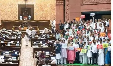 लोकसभा की कार्यवाही स्थगित: हंगामे की भेंट चढ़ा मानसून सत्र, सिर्फ 37 घंटे हुई चर्चा, एक महीने में 12 बिल पास