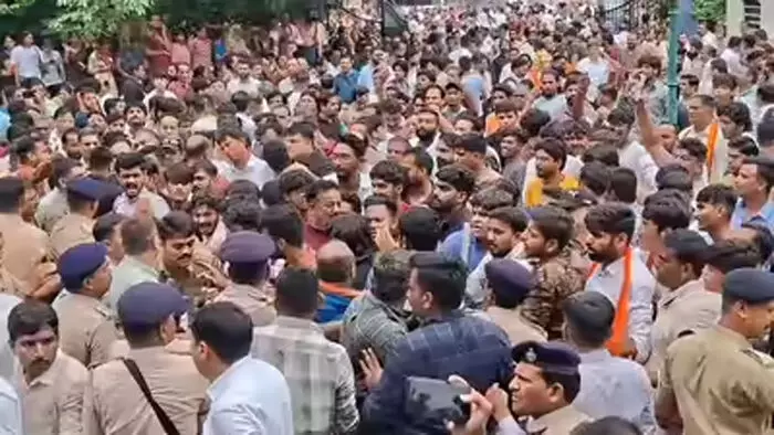 विद्यार्थी से आरोपी बनते बच्चे