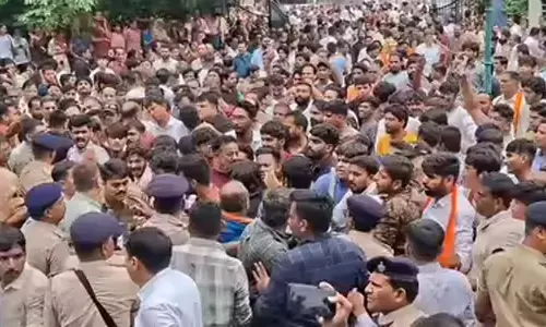 विद्यार्थी से आरोपी बनते बच्चे