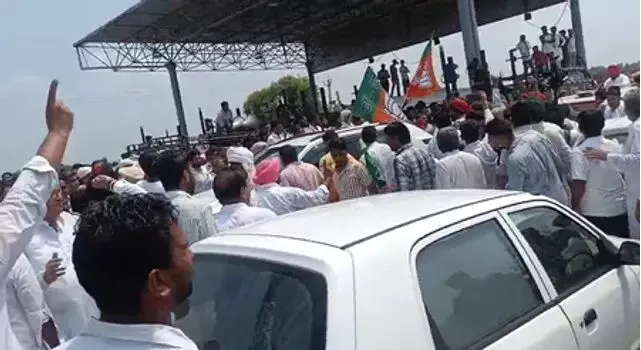 पंजाब : भाजपा के प्रदेशाध्यक्ष सुनील जाखड़ को पुलिस ने हिरासत में लिया पंजाब : भाजपा के प्रदेशाध्यक्ष सुनील जाखड़ को पुलिस ने हिरासत में लिया