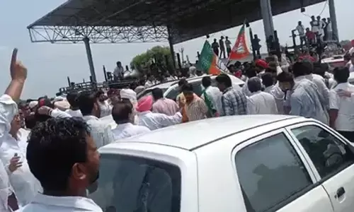 पंजाब : भाजपा के प्रदेशाध्यक्ष सुनील जाखड़ को पुलिस ने हिरासत में लिया पंजाब : भाजपा के प्रदेशाध्यक्ष सुनील जाखड़ को पुलिस ने हिरासत में लिया