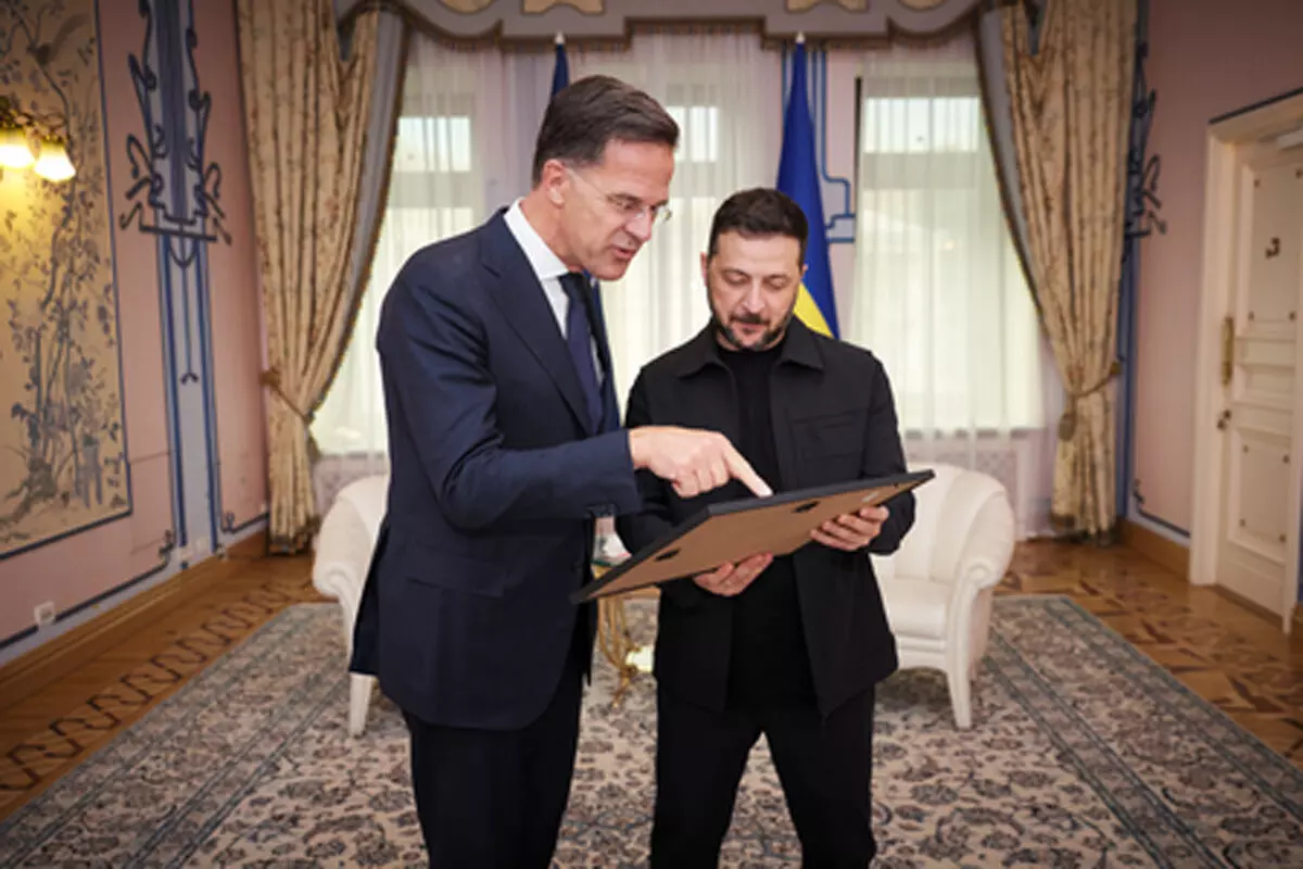 यूक्रेन के राष्ट्रपति जेलेंस्की की नाटो महासचिव से मुलाकात, क्षेत्रीय सुरक्षा और युद्ध समाप्ति पर हुई चर्चा