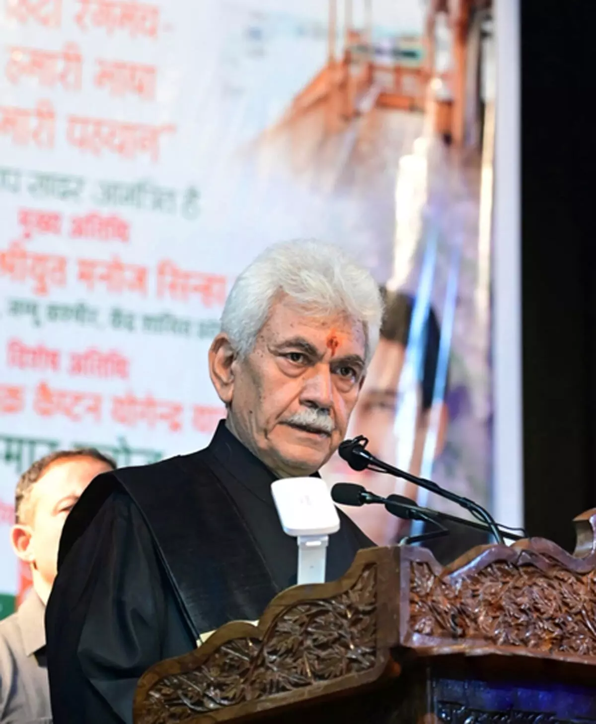 भाषाओं की विविधता में भारत की ताकत छिपी है : मनोज सिन्हा भाषाओं की विविधता में भारत की ताकत छिपी है : मनोज सिन्हा