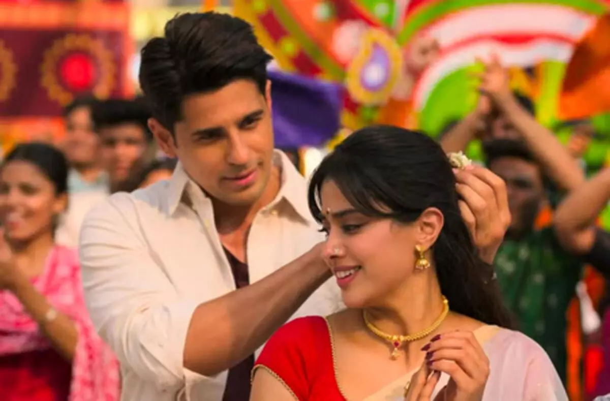 जाह्नवी कपूर की अदाकारी के दीवाने हुए सिद्धार्थ मल्होत्रा, परम सुंदरी की तारीफ में कही ये बात