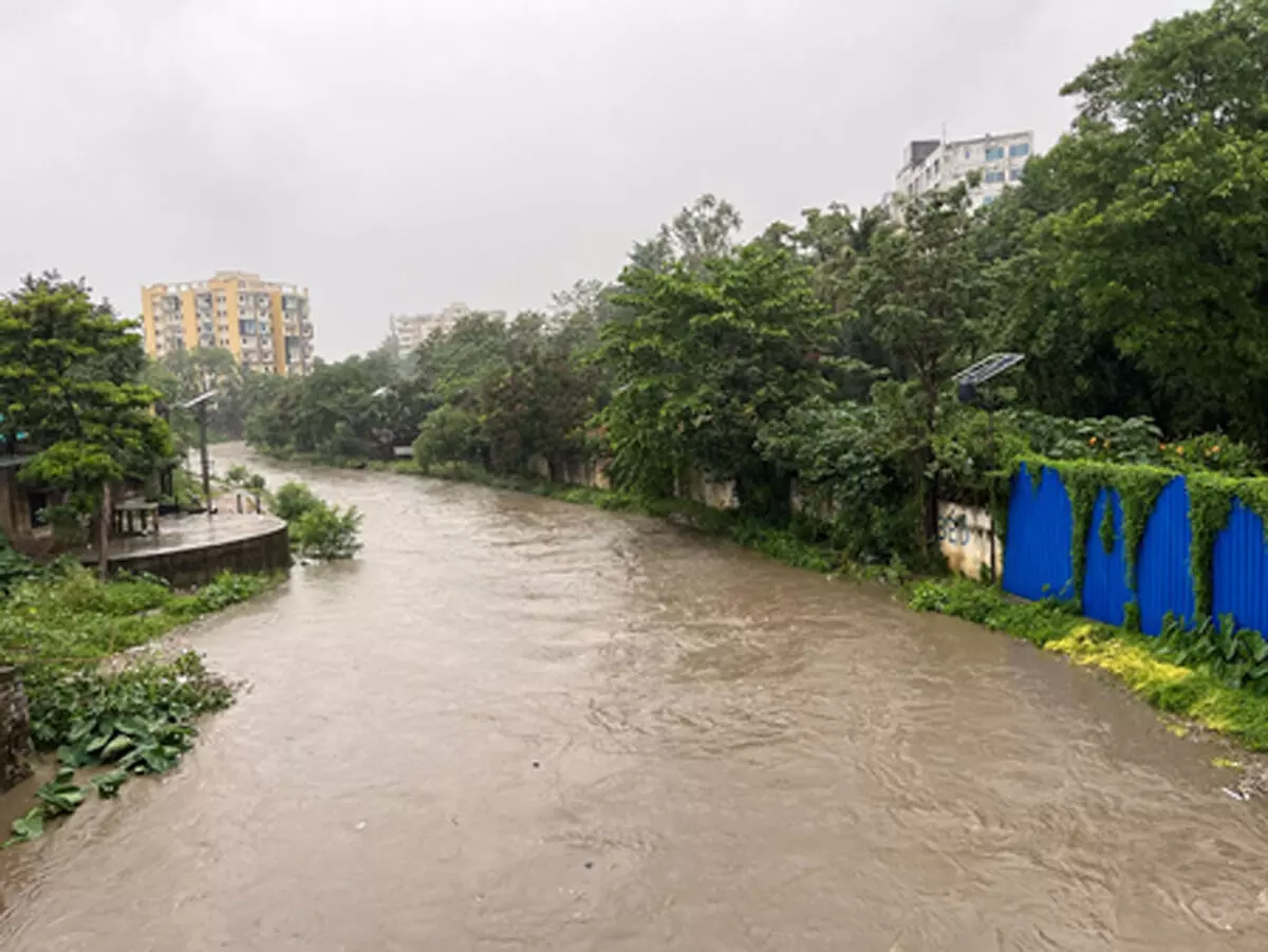 झारखंड में 25 अगस्त तक भारी बारिश का अलर्ट, कुछ इलाकों में बाढ़ का खतरा झारखंड में 25 अगस्त तक भारी बारिश का अलर्ट, कुछ इलाकों में बाढ़ का खतरा