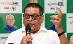 राजद के दो विधायक पीएम मोदी के साथ मंच पर दिखे, जदयू ने कहा, अभी तो शुरुआत है राजद के दो विधायक पीएम मोदी के साथ मंच पर दिखे, जदयू ने कहा, अभी तो शुरुआत है 