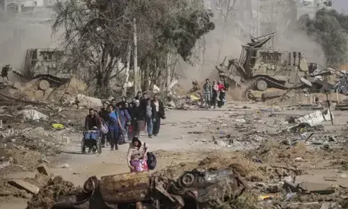 गज़ा में फिर बमबारी के कारण शांति की संभावनाएं क्षीण