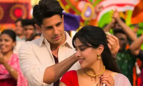 जाह्नवी कपूर की अदाकारी के दीवाने हुए सिद्धार्थ मल्होत्रा, परम सुंदरी की तारीफ में कही ये बात जाह्नवी कपूर की अदाकारी के दीवाने हुए सिद्धार्थ मल्होत्रा, परम सुंदरी की तारीफ में कही ये बात