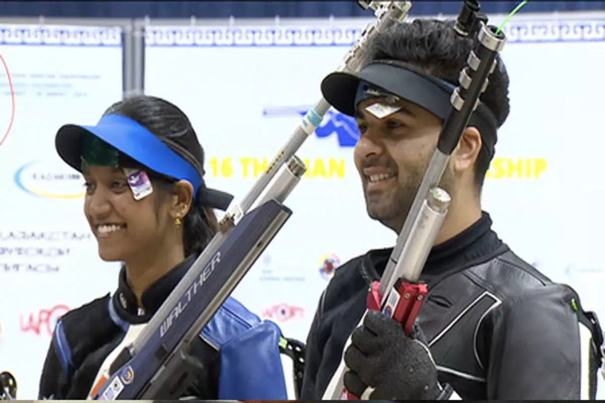 एशियन शूटिंग चैंपियनशिप : एयर राइफल में भारत ने दो मिश्रित टीम स्वर्ण पदक जीते एशियन शूटिंग चैंपियनशिप : एयर राइफल में भारत ने दो मिश्रित टीम स्वर्ण पदक जीते