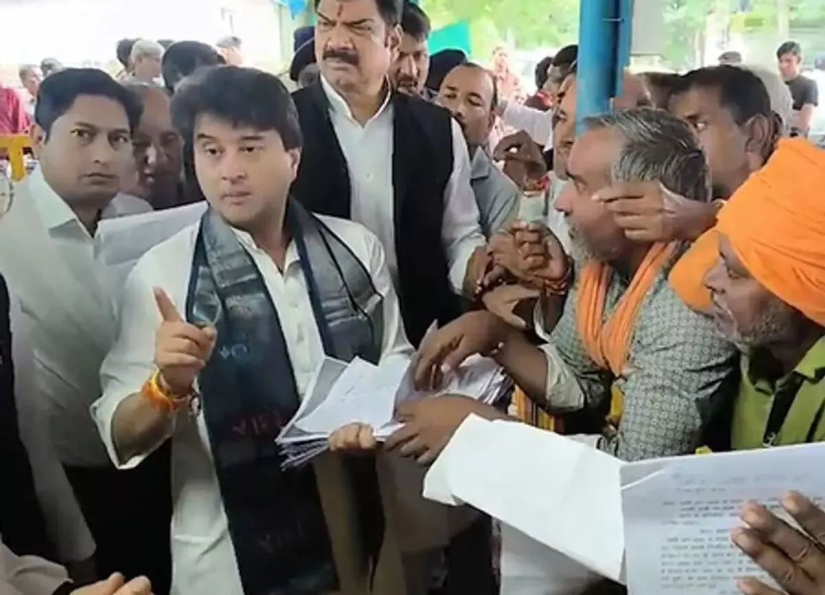 ज्योतिरादित्य सिंधिया ने दिव्यांगों की सुनीं समस्याएं, समाधान का दिया आश्वासन