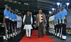 भारत पहुंचे फिजी के पीएम राबुका, बोले– मोदी हैं दुनिया के बॉस भारत पहुंचे फिजी के पीएम राबुका, बोले– मोदी हैं दुनिया के बॉस