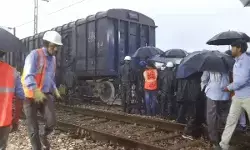 कानपुर : पनकी-मैथा रेलखंड पर मालगाड़ी पटरी से उतरी, यातायात ठप