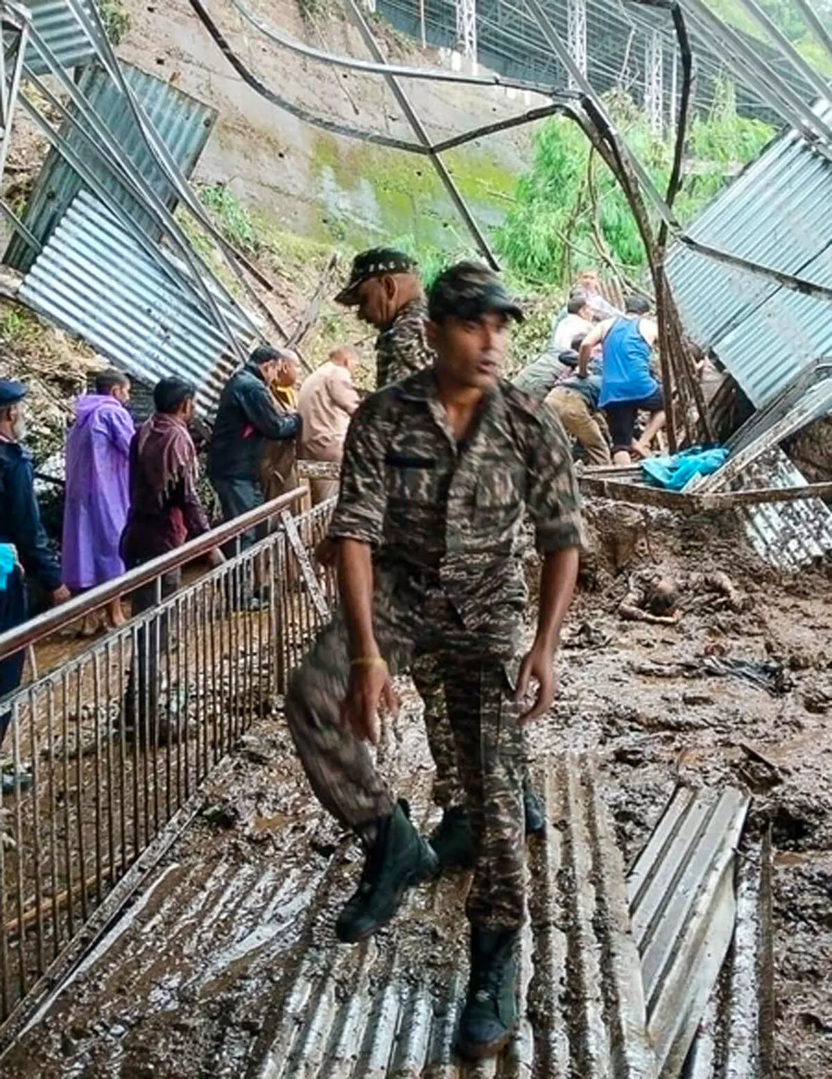 कटरा भूस्खलन : एलजी सिन्हा और सीएम अब्दुल्ला ने जताया दुख, जम्मू में बुधवार को सभी सरकारी दफ्तर और स्कूल बंद कटरा भूस्खलन : एलजी सिन्हा और सीएम अब्दुल्ला ने जताया दुख, जम्मू में बुधवार को सभी सरकारी दफ्तर और स्कूल बंद