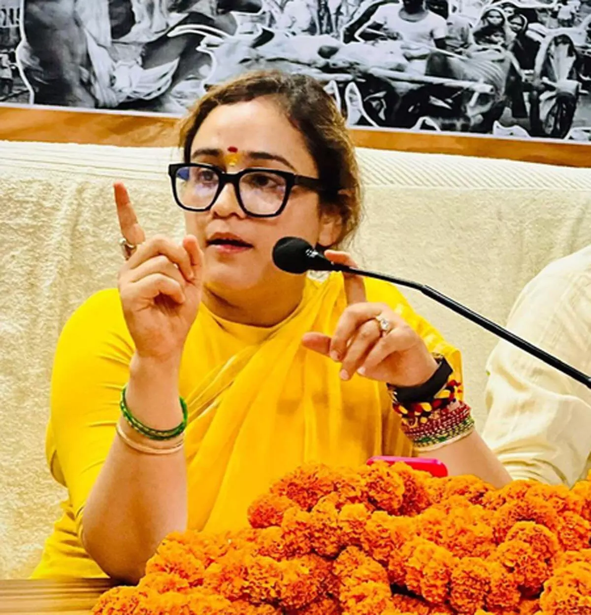 निक्की भाटी हत्याकांड : महिला आयोग ने मांगी रिपोर्ट, दोषियों पर सख्त कार्रवाई की मांग