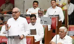 हरियाणा विधानसभा में जलभराव पर विपक्ष का हमला, हुड्डा परिवार ने सरकार को घेरा हरियाणा विधानसभा में जलभराव पर विपक्ष का हमला, हुड्डा परिवार ने सरकार को घेरा