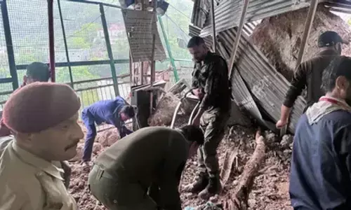 कटरा-वैष्णो देवी मार्ग पर बड़ा हादसा, अर्धकुंवारी में भूस्खलन से 5 श्रद्धालुओं की मौत, 14 घायल कटरा-वैष्णो देवी मार्ग पर बड़ा हादसा, अर्धकुंवारी में भूस्खलन से 5 श्रद्धालुओं की मौत, 14 घायल
