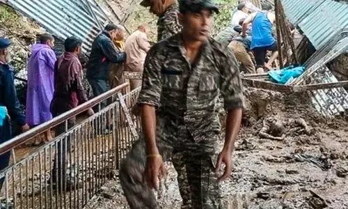 कटरा भूस्खलन : एलजी सिन्हा और सीएम अब्दुल्ला ने जताया दुख, जम्मू में बुधवार को सभी सरकारी दफ्तर और स्कूल बंद कटरा भूस्खलन : एलजी सिन्हा और सीएम अब्दुल्ला ने जताया दुख, जम्मू में बुधवार को सभी सरकारी दफ्तर और स्कूल बंद