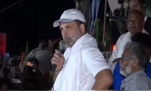 वोट के बिना गरीबों को कोई अधिकार नहीं : राहुल गांधी वोट के बिना गरीबों को कोई अधिकार नहीं : राहुल गांधी