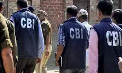 लखनऊ में सीबीआई की कार्रवाई, 10 लाख की रिश्वत लेते नारकोटिक्स ब्यूरो के दो इंस्पेक्टर गिरफ्तार लखनऊ में सीबीआई की कार्रवाई, 10 लाख की रिश्वत लेते नारकोटिक्स ब्यूरो के दो इंस्पेक्टर गिरफ्तार