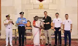 डूरंड कप विजेता नॉर्थईस्ट यूनाइटेड एफसी को राष्ट्रपति मुर्मू ने किया सम्मानित डूरंड कप विजेता नॉर्थईस्ट यूनाइटेड एफसी को राष्ट्रपति मुर्मू ने किया सम्मानित