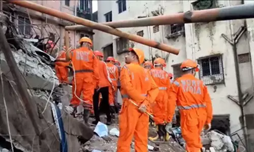 महाराष्ट्र में बड़ा हादसा : इमारत गिरने से मासूम समेत 2 की मौत, रेस्क्यू जारी