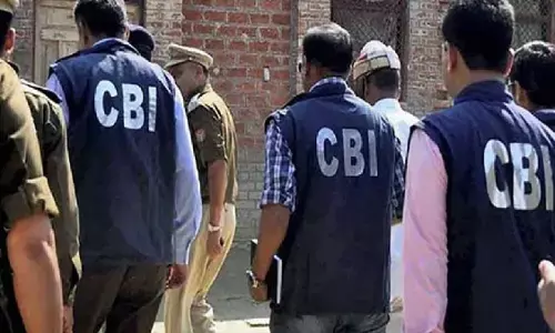 लखनऊ में सीबीआई की कार्रवाई, 10 लाख की रिश्वत लेते नारकोटिक्स ब्यूरो के दो इंस्पेक्टर गिरफ्तार