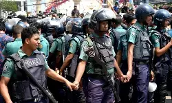 बांग्लादेश : मोहम्मद यूनुस के आवास के बाहर प्रदर्शन कर रहे छात्रों पर पुलिस की कार्रवाई, 50 घायल बांग्लादेश : मोहम्मद यूनुस के आवास के बाहर प्रदर्शन कर रहे छात्रों पर पुलिस की कार्रवाई, 50 घायल