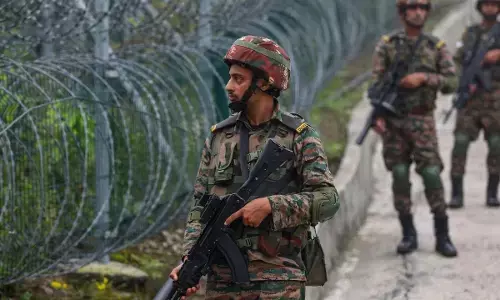 भयानक बारिश के बावजूद आतंकियों को इस ओर धकेलने से बाज नहीं आ रह पाक सेना