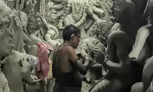 पश्चिम बंगाल की दुर्गा पूजा पर भारी चुनावी सियासत पश्चिम बंगाल की दुर्गा पूजा पर भारी चुनावी सियासत