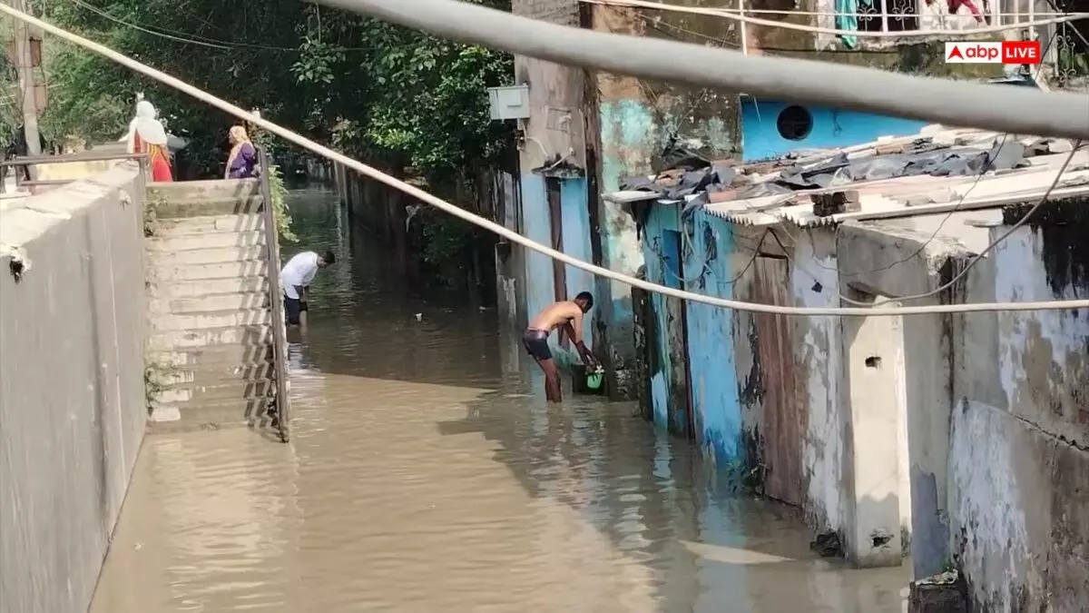 दिल्ली एनसीआर में झमाझम बारिश: यमुना का जलस्तर फिर बढ़ा, खेतों और घरों में घुसा पानी
