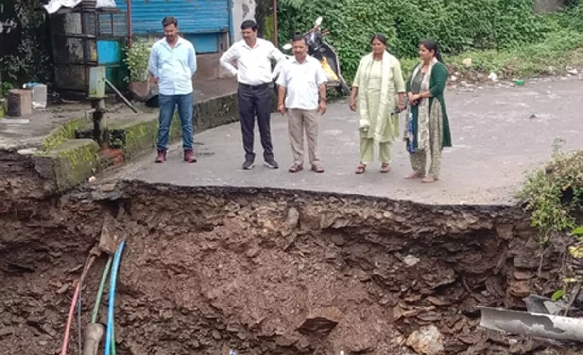 चमोली में भूस्खलन से पहले प्रशासन ने दिखाई तत्परता, कई परिवारों को सुरक्षित स्थानों पर पहुंचाया