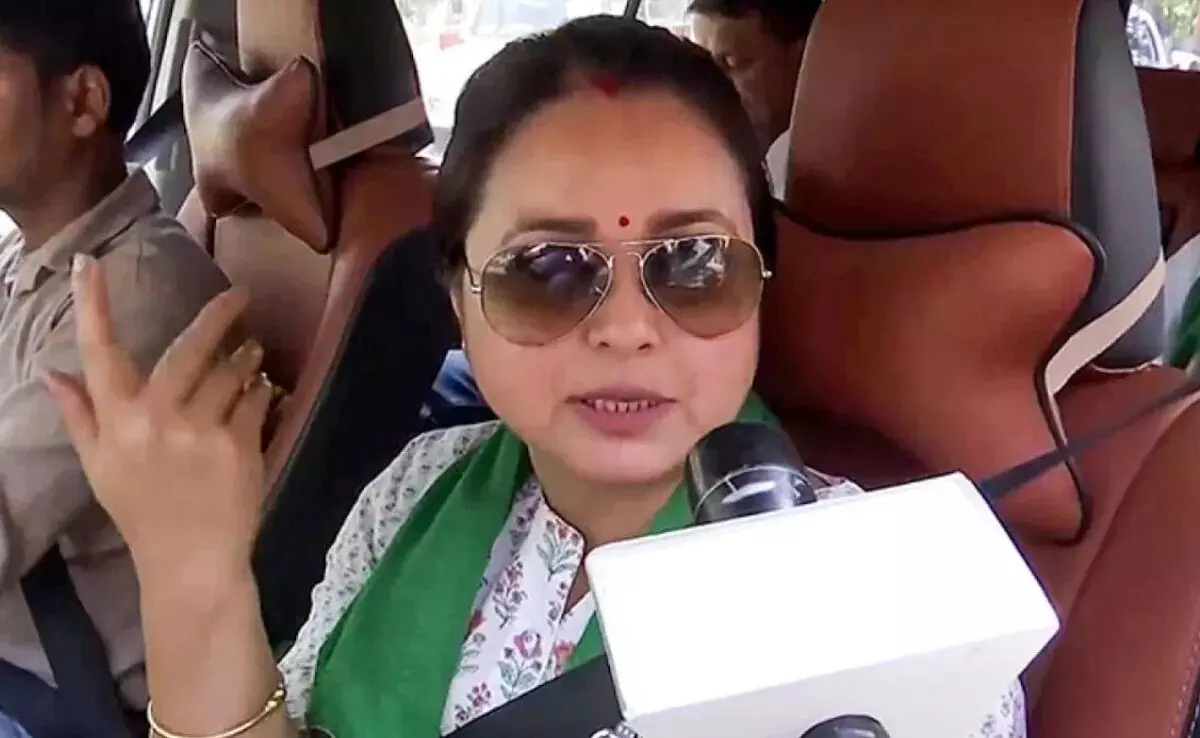 वोटर अधिकार यात्रा में लालू यादव की पुत्री रोहिणी आचार्या भी हुई शामिल, दिया अजीबोगरीब बयान वोटर अधिकार यात्रा में लालू यादव की पुत्री रोहिणी आचार्या भी हुई शामिल, दिया अजीबोगरीब बयान